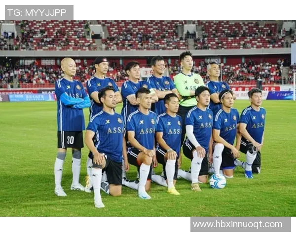 足球明星正脸图片展现女性魅力与运动风采的完美结合